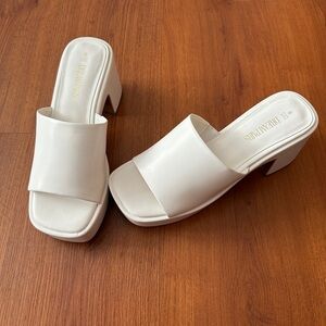 NWOT Dream Pairs White Slip On Chunky Platform Slide Sandals